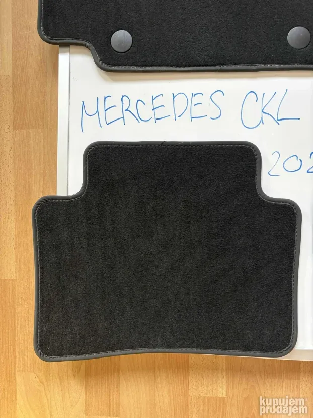 Original tepih patosnice mercedes CKL KupujemProdajem