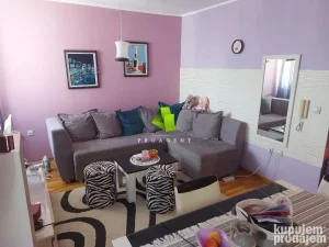 Bulevar Nemanjica, 0.5 garsonjera, 28 m²