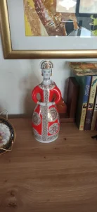 Lomonosov,porcelanski dekanter figura"crveni sarafan"