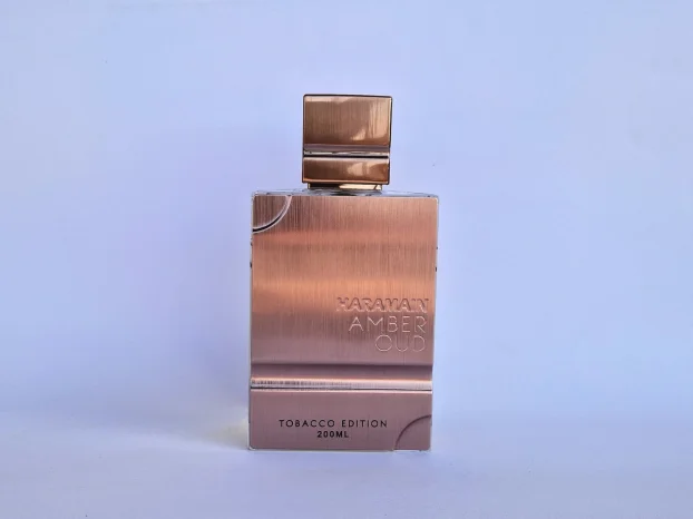 tobacco hot Hot Wet & Sassy