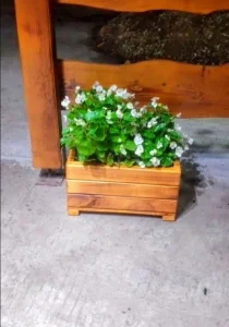 Drvene žardinjere za cvece