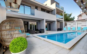 Vila sa bazenom Rogoznica