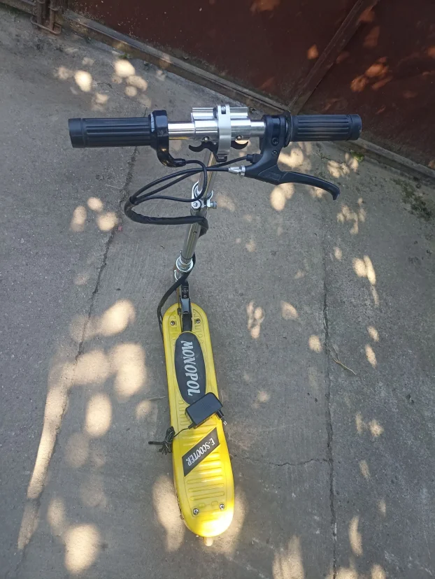 Elektricni trotinet Monopol