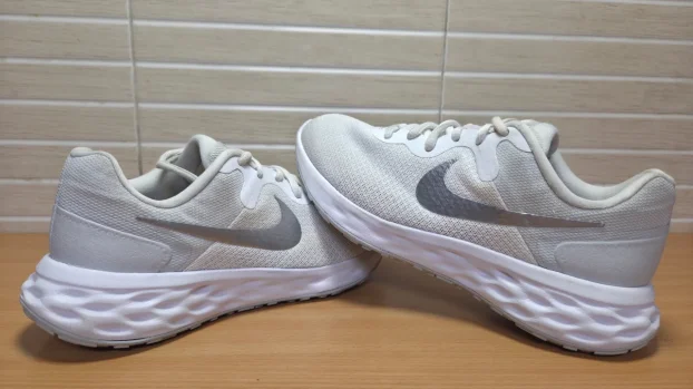 Nike Revolution 6
