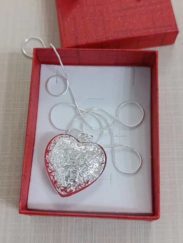 Srebrna ogrlica/ Srebrni lancic sa priveskom srce/zig925