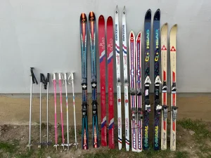 6 pari skija i 7 stapova SVE 70e Head/Blizzard/Fischer