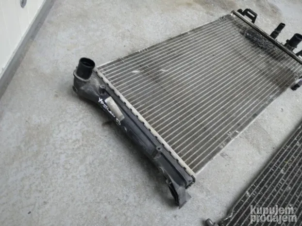 Lancia ypsilon 1.3 m jet hladnjak vode