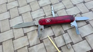 VICTORINOX - švajcarski sklopivi nožić, prozirna drška