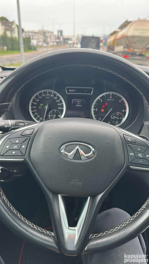 2017 Infiniti QX30 
