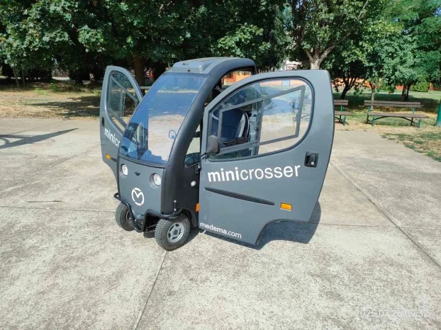 Elektricniskutersakabinom