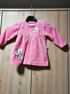 Roze plišana haljinica za bebu od oko 9 meseci