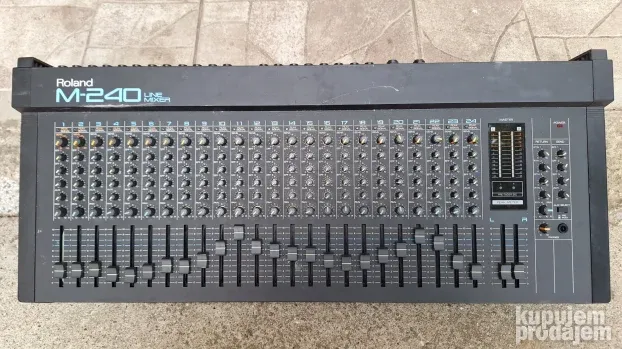 Roland M-240 24-channel Desktop Line Mixer - KupujemProdajem