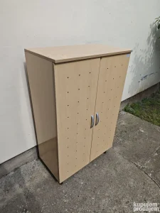 Orman za odecu, obucu, peskire i slicno