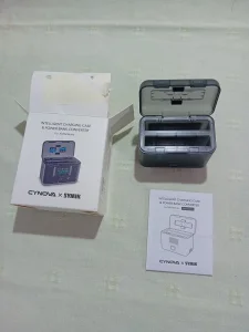 Punjač baterija za kameru Insta360 X4.