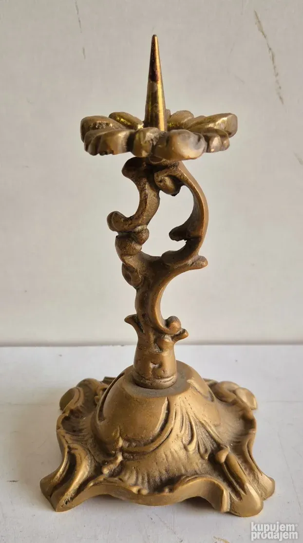 Prelep stari mali raskosni svecnjak od punog mesinga