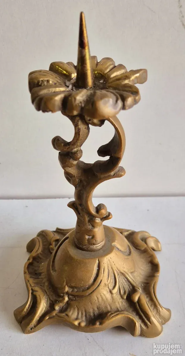 Prelep stari mali raskosni svecnjak od punog mesinga