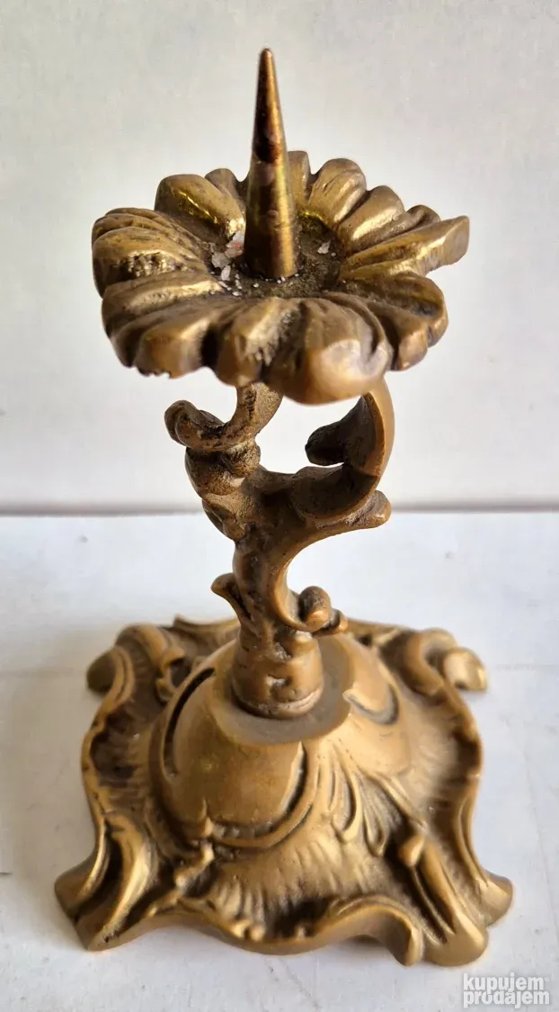 Prelep stari mali raskosni svecnjak od punog mesinga