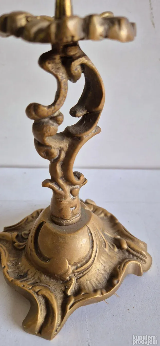 Prelep stari mali raskosni svecnjak od punog mesinga