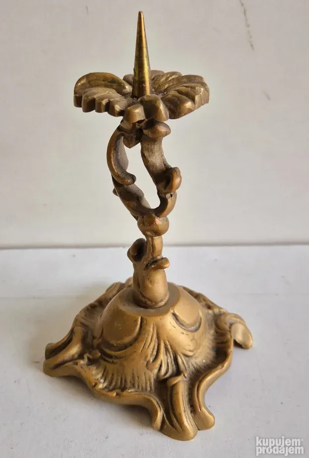 Prelep stari mali raskosni svecnjak od punog mesinga