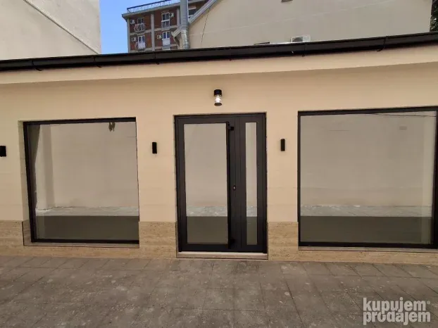 IZDAVANJE! Poslovni prostor 93m2, centar, Obrenovac