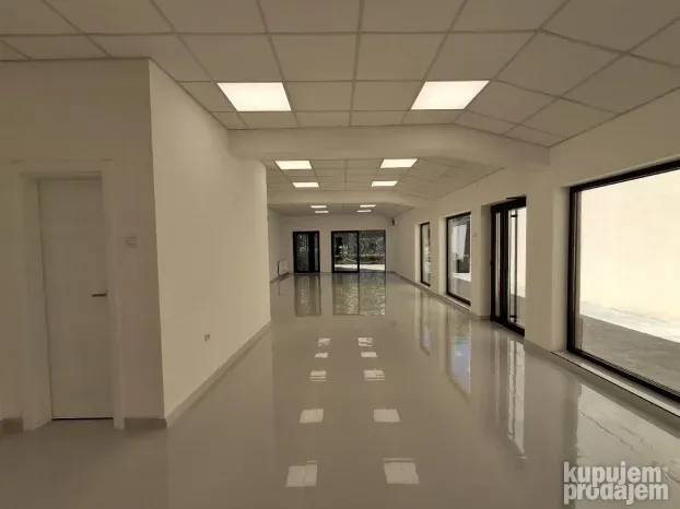 IZDAVANJE! Poslovni prostor 93m2, centar, Obrenovac