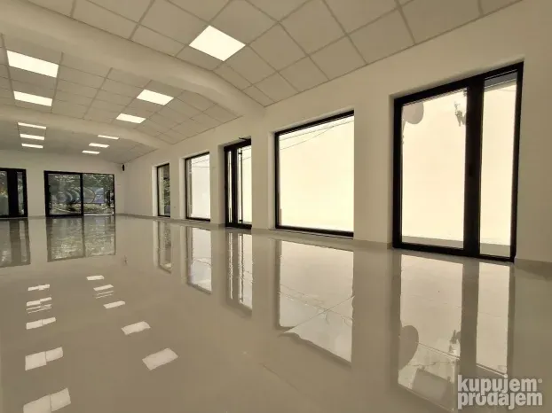 IZDAVANJE! Poslovni prostor 93m2, centar, Obrenovac