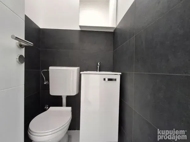 IZDAVANJE! Poslovni prostor 93m2, centar, Obrenovac