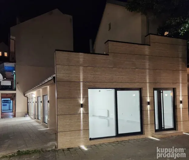 IZDAVANJE! Poslovni prostor 93m2, centar, Obrenovac