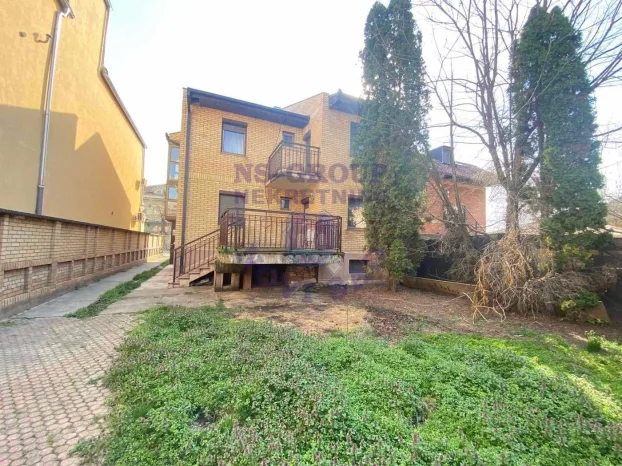 Telep, 5+ petosobna, 300 m²