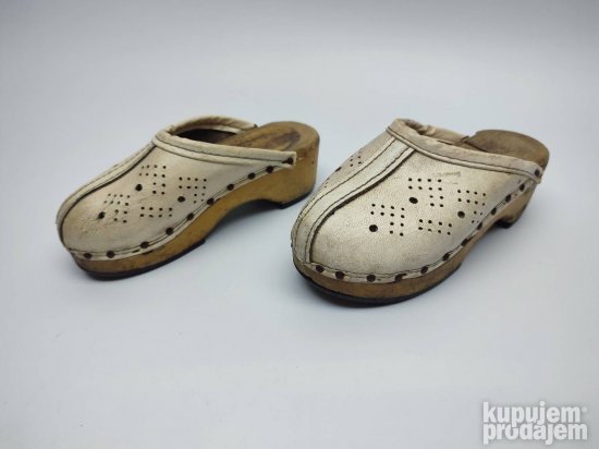 Stare male drvene klompe