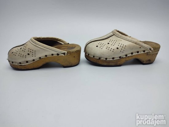 Stare male drvene klompe