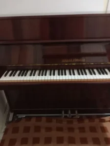 Klavir akusticni