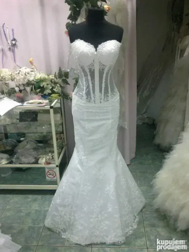 Venčanica sirena sa providnim korsetom