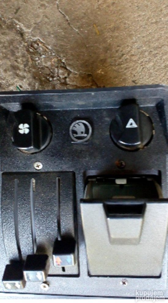 Skoda 120 Skoda 105 konzola regulatora grejanja Odlicna