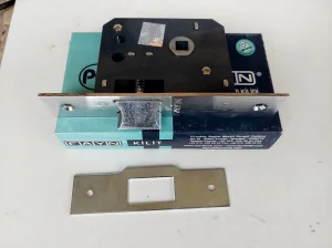 Mini brava za vrata-na kvaku