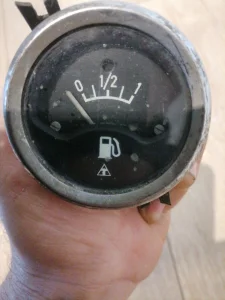 Auto sat nivo goriva