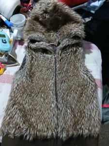 Krzneni prsluk za devojcice br 8 kao nov