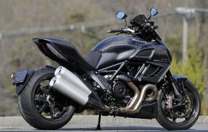 Ducati Diavel Black Carbon