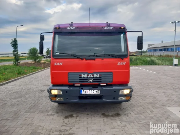 Kamion Man LE8