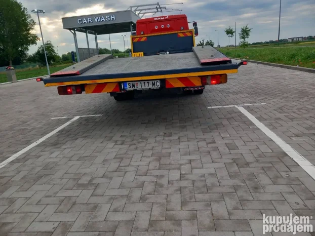 Kamion Man LE8