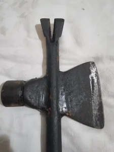 Sekira ,čekić,izvlakač za eksere i pajser