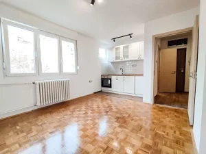 Trosoban stan u okolini Železničke stanice, 53m2