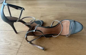 Schutz sandale 39