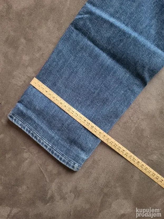 Emporio Armani farmerke 31 - Original. ARMANI