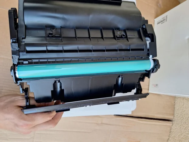 Hitno! Cacnon Toner Black 056H NOVO!