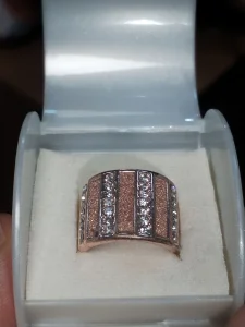 Prelep roza gold kvalitetan prsten