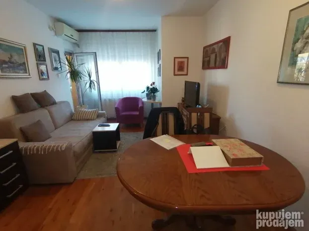 Odličan, 38 m2 - Nova Detelinara!
