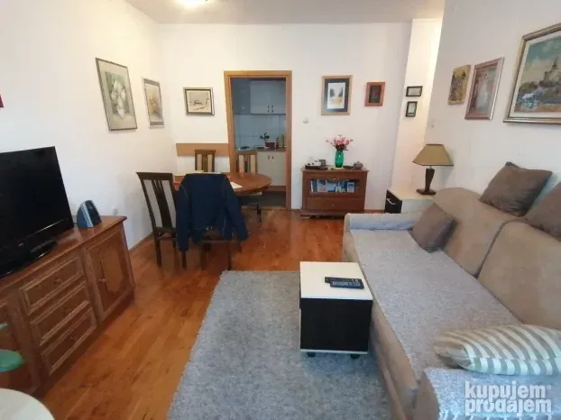 Odličan, 38 m2 - Nova Detelinara!