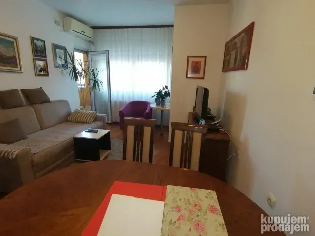 Odličan, 38 m2 - Nova Detelinara!