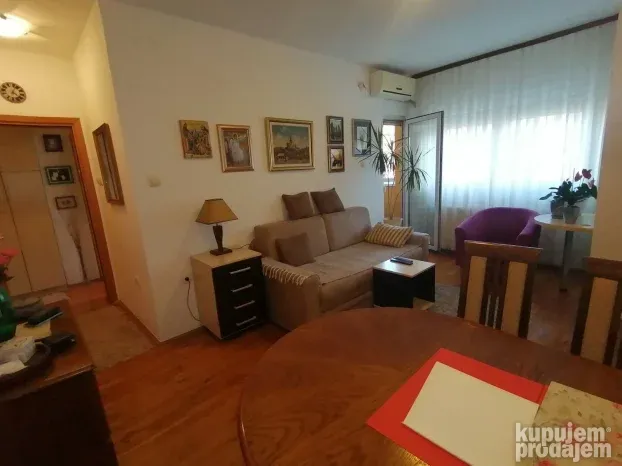Odličan, 38 m2 - Nova Detelinara!